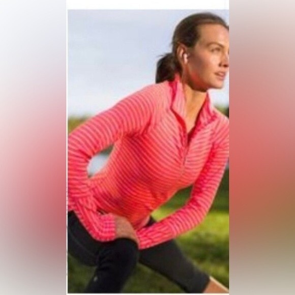 Athleta Women’s Elite active half zip black striped jacket size small! - Picture 10 of 10
